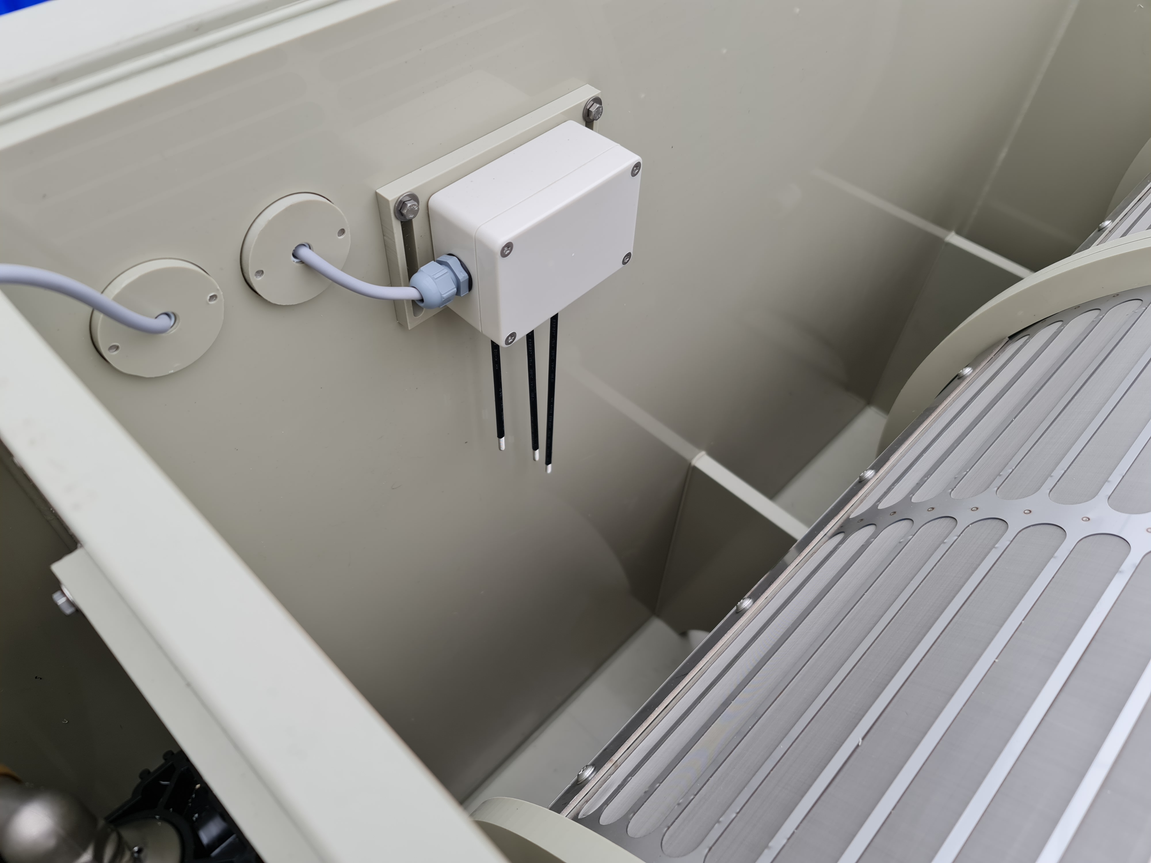 EPS Combi-Trommelfilter CF150 + integrierte Biokammer + integrierte Pumpenkammer + Rinnenspülung + Steuerung + Spülpumpe + UV-Schutz + Edelstahlsieb in Sandwichbauweise Kopie