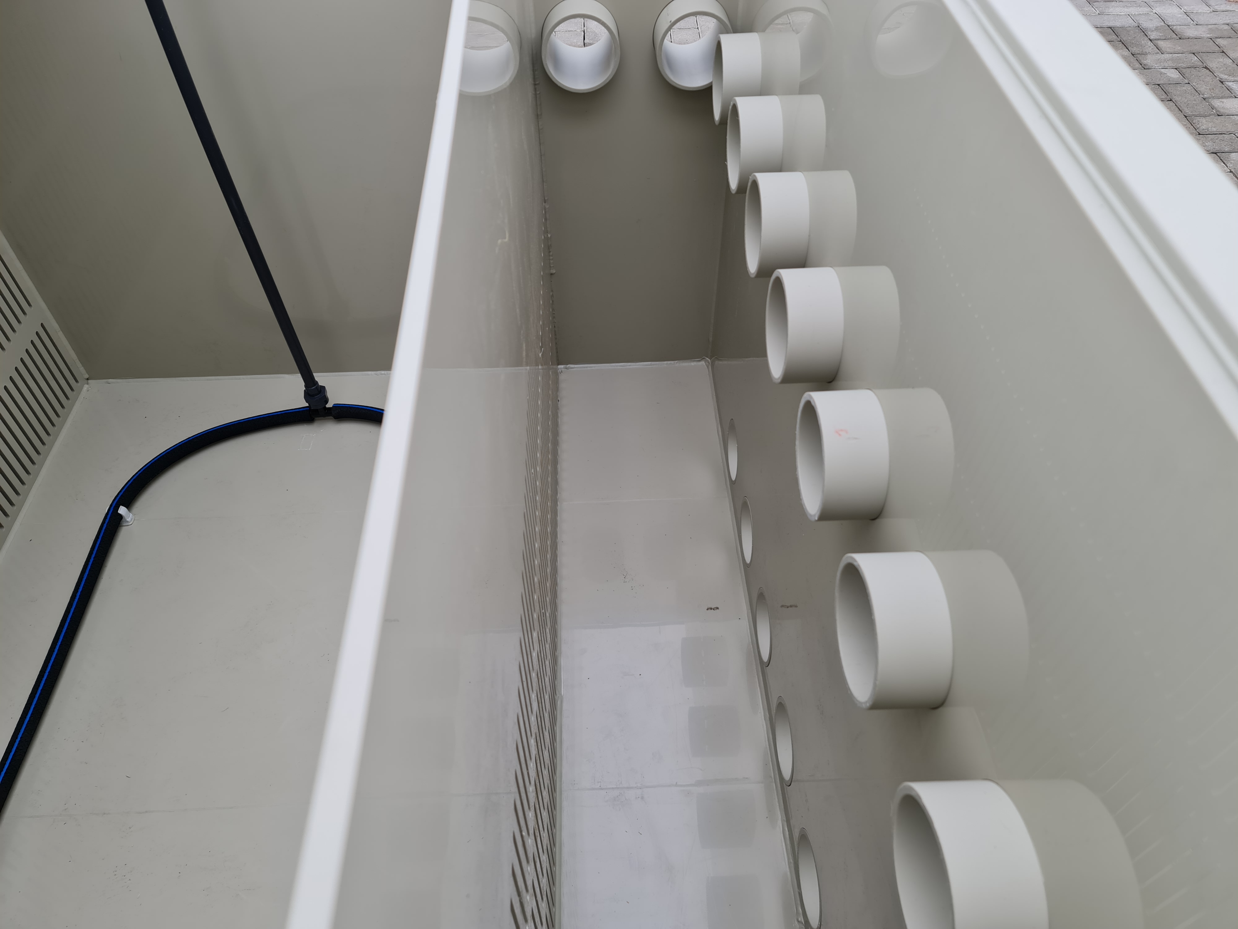 EPS Combi-Trommelfilter CF150 + integrierte Biokammer + integrierte Pumpenkammer + Rinnenspülung + Steuerung + Spülpumpe + UV-Schutz + Edelstahlsieb in Sandwichbauweise Kopie